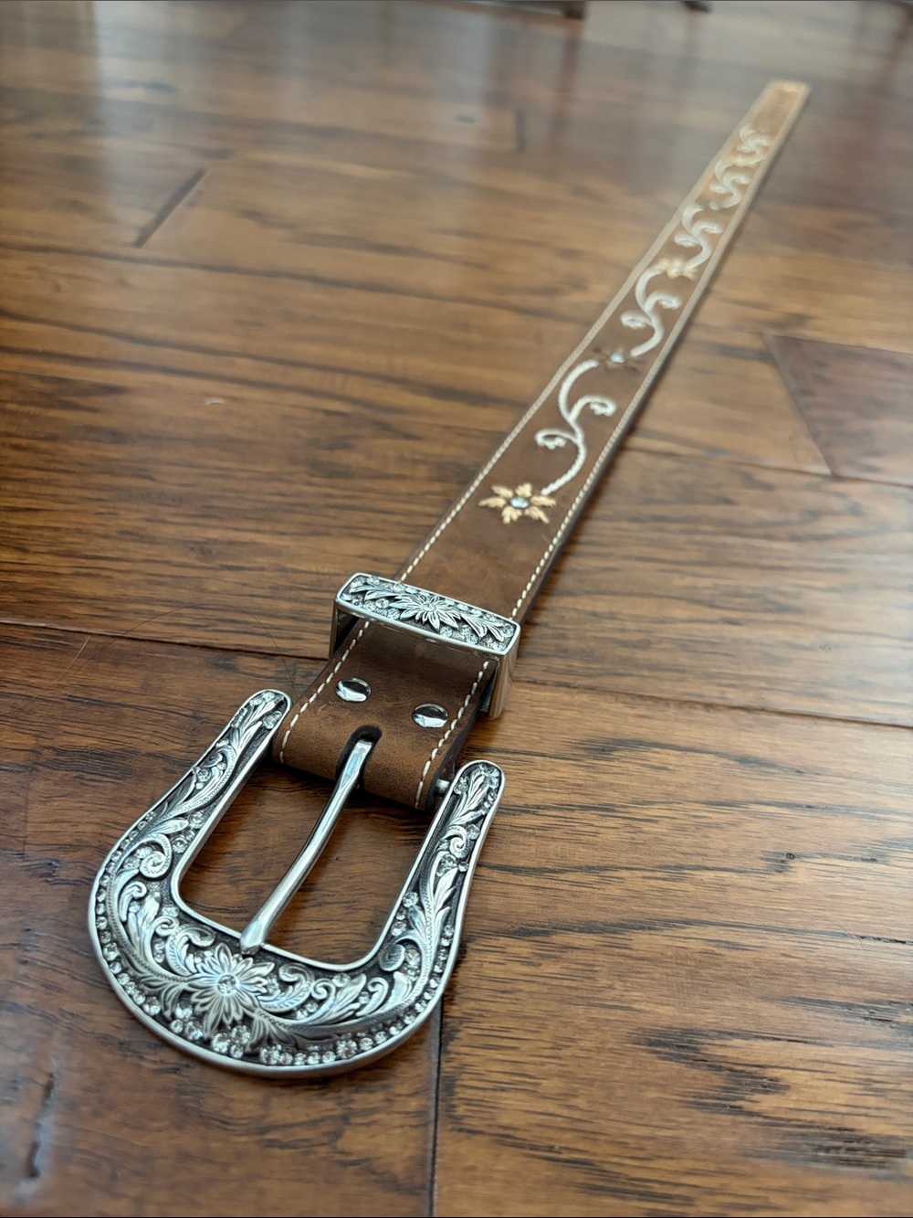 NWOT Women’s Brown Leather Belt with Decorative Silver Buckle
